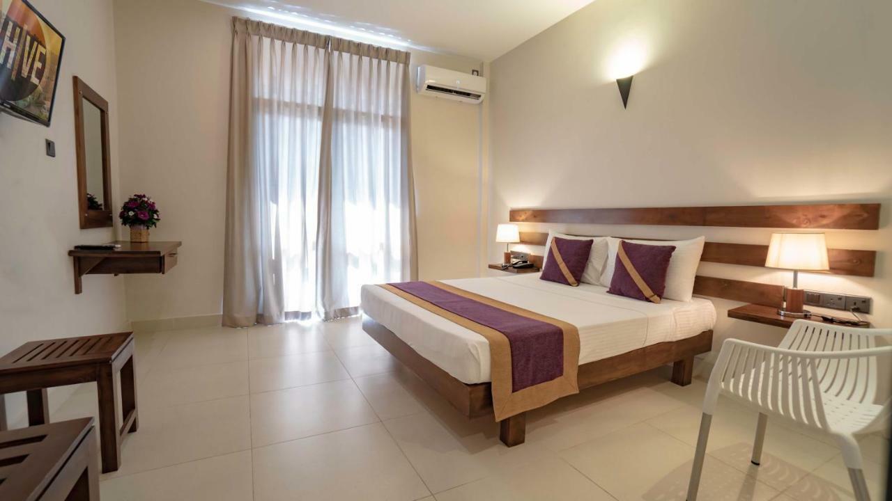 Hive 68 - Hotel And Resorts Negombo Eksteriør bilde